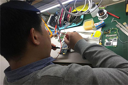 重庆苹果指定售后(iPhone 8 面容识别故障怎么修)
